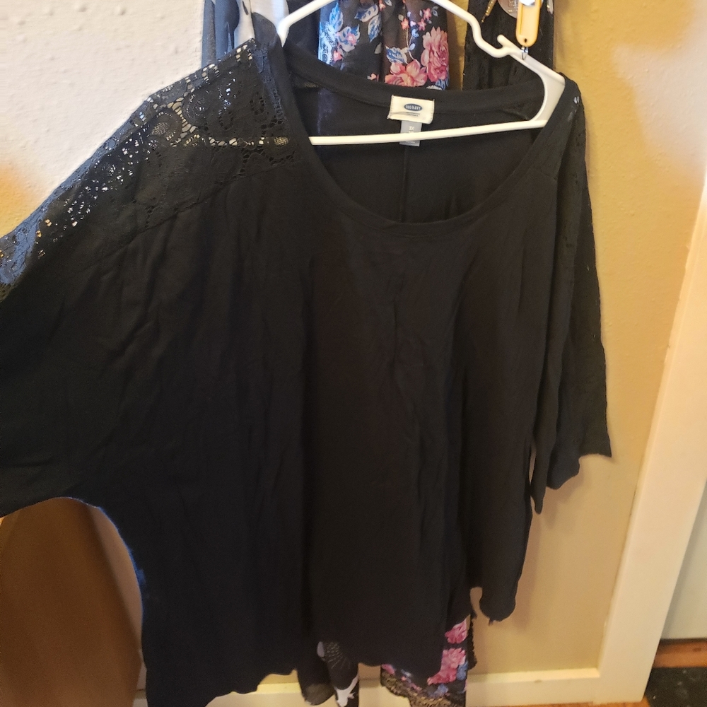 Old navy,  sz 3x black mesh inlay blouse.